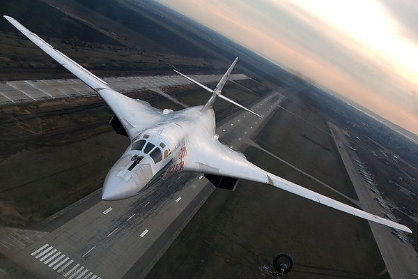 Лётные испытания стратегического ракетоносца Ту-160 с новым двигателем начнутся в 2018 году Лётные испытания стратегического ракетоносца Ту-160 с новым двигателем начнутся в 2018 году